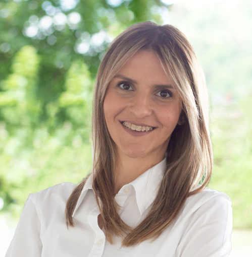 AmraSaric-FINAL-Hintergrund